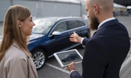 8561BCE7-656A-4C48-998A-E5ACBC48543E-financial-independent-woman-buying-new-car Freepik
